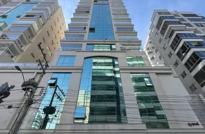 Lindo e sofisticado apartamento de alto padrão localizado em meia praia