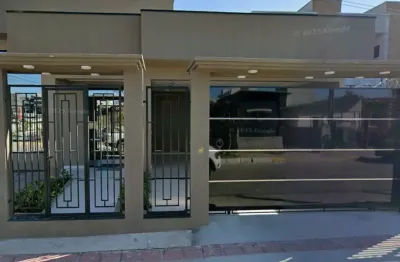 Linda casa com sala comercial em excelente localização em morretes