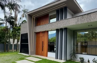 Linda chácara de alto padrão pronta para morar em excelente localização