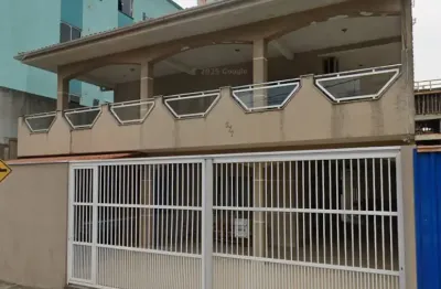 Lindo sobrado pronto para morar em excelente localização no bairro morretes