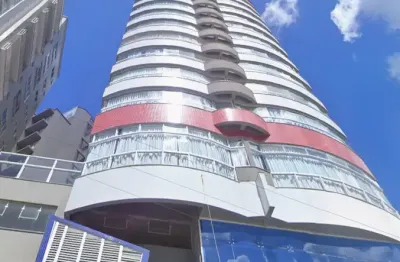 Lindo apartamento em excelente localização no bairro meia praia em itapema