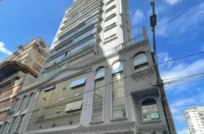 Lindo apartamento semi mobiliado em excelente localização na meia praia