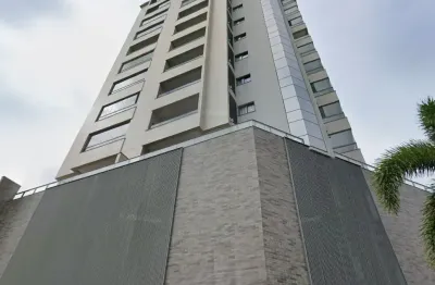 Linda cobertura com vista panorâmica em excelente localização na meia praia