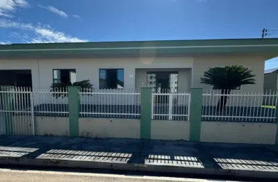 Linda casa averbada em excelente localização em guaramirim