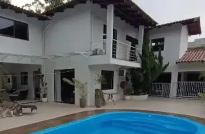 Linda Casa com Área de Lazer Completa em Excelente Localização no Bairro Fazenda em Itajaí