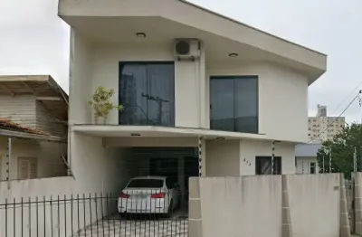 Linda Casa Pronta para Morar em Excelente Localização no Centro de Itajaí
