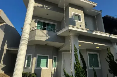 Linda Casa de Alto Padrão Pronta para Morar no Bairro São Judas em Itajaí