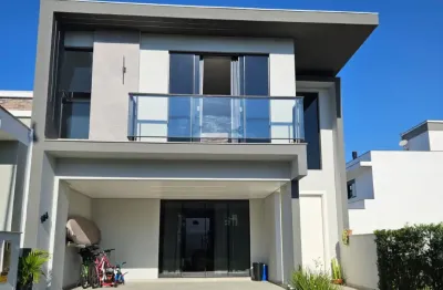 Linda Casa de Alto Padrão em Condomínio Fechado no Bairro Beira Rio em Biguaçu