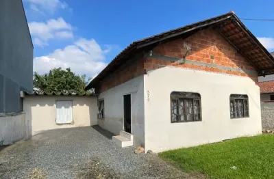 Linda e Aconchegante Casa com Piscina no bairro Boehmerwald