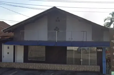 Linda e Aconchegante Casa em Excelente Localização no Jardim Paraíso