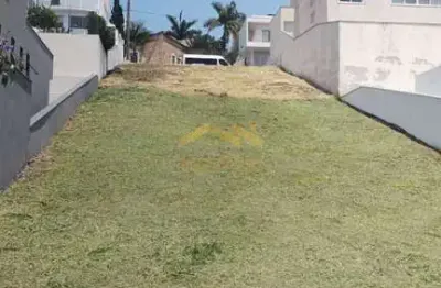 Valville 2 - lindo terreno á venda no condominio valville 2    excelente localização com vista para mata,  aclive, leve.,  oportunida