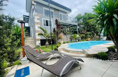 Casa 4 suítes com piscina e lago artificial condomínio fechado em florianópolis praia dos ingleses