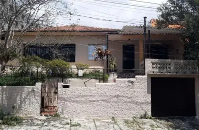 Casa a venda, 4 dorm, 2 vagas no jardim monte azul.
