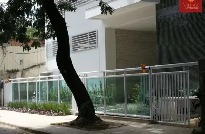 Linda cobertura de 4 quartos sendo 3 suítes alto padrão, arejada com previsão completa de piscina,