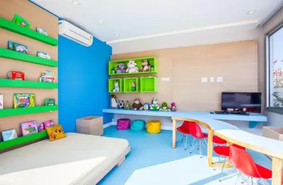 Casa triplex em estilo contemporâneo, com 4 suítes + dependências completas.