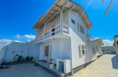 Casa com 5 dormitórios à venda, 260 m² por R$ 899.000,00 - Barreiros - São José/SC