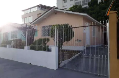 Casa com 2 dormitórios à venda, 129 m² por R$ 955.000,00 - Barreiros - São José/SC