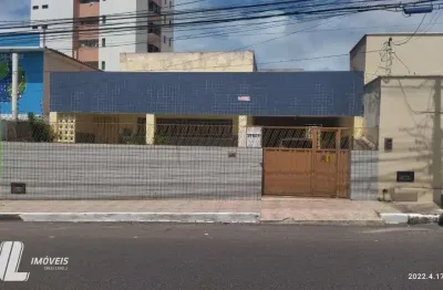 Casa com 4quartos - ótima localização na olinto meira, alecrim