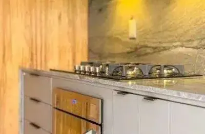 Casa duplex com 175m² - reformada, com projetados em ponta negra