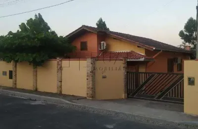 Casa com aproximadamente 140m² à venda no bairro jaraguá esquerdo em jaraguá do sul.