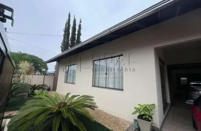 Casa com ótima localização à venda no bairro nova brasília.
