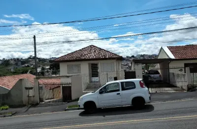 Sobrado com  2 casas nos fundos  em Colombo/PR. Bairro Campo Pequeno.