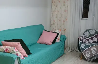 Alugo apto mobiliado por temporada no bairro portão com garagem coberta