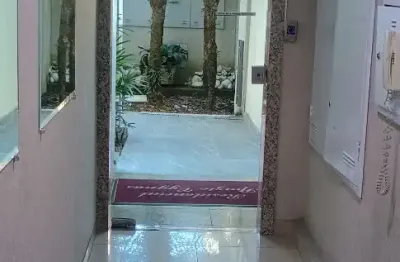 Alugo apartamento mobiliado com suite e garagem coberta no bairro portão -curitiba pr.