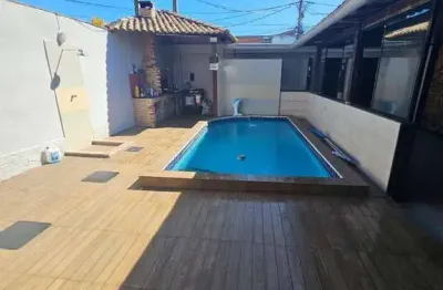 Excelente casa com piscina para venda / locação fixa ou comercial !!!