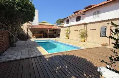 Excelente apartamento 2 quarto, em condomínio com piscina no portinho !!!