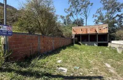 Terreno em condomínio com construção edificada em são pedro d`aldeia !