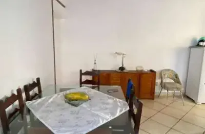 Ótimo apartamento de 2 quartos no centro de cabo frio!!!