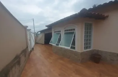 Magnífica residência à venda  i 220m² úteis i ampla sala e 3 dormitórios + quintal espaçoso e garagem p/ 2 carros.