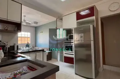 Ótima oportunidade! casa de 3 dormitórios, sendo 1 suíte, terreno de 150m².
