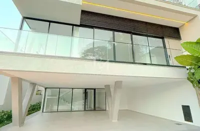 Casa à venda com 4 suítes na barra, balneário camboriú/sc