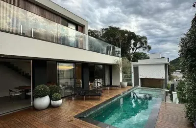 Casa 4  suítes, piscina e visa para o mar - balneário camboriú /sc
