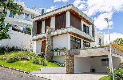 Casa contemporânea com vista permanente para o mar no cacupé