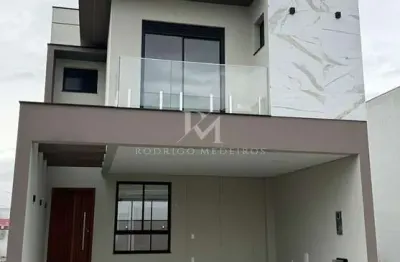 Casa com 3 quartos em condomínio com lazer e acabamento de alto padrão