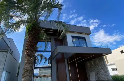 Casa de 3 suítes à venda com piscina e elevador,  alto padrão e conforto