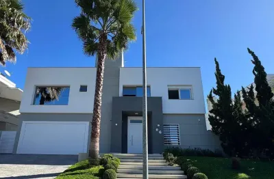 Casa com 2 suítes e espaço gourmet em jurerê internacional, florianópolis