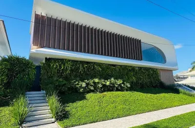Casa de luxo com 4 suítes e piscina infinita em jurerê internacional - florianópolis