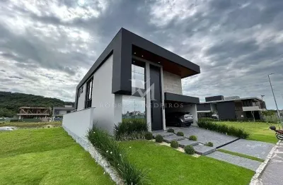 Casa à venda no reserva da pedra, pedra branca – 3 suítes mobiliada