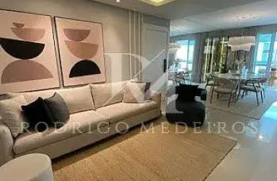 Apartamento mobiliado a poucos metros do mar no centro de balneário camboriú