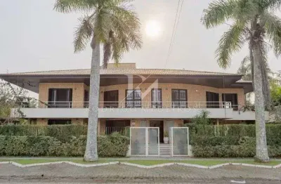 Casa com 5 suítes a 100m do mar em Jurerê Internacional, Florianópolis