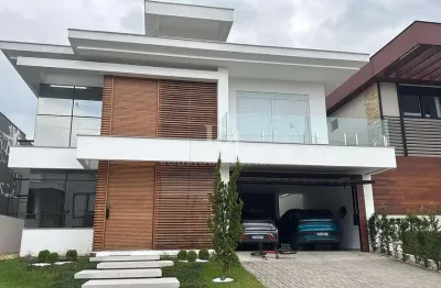 Casa alto padrão à venda na Pedra Branca, Palhoça com 3 suítes