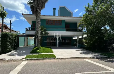 Casa com 4 suítes a 250 m do mar em Jurerê Internacional, Florianópolis-SC