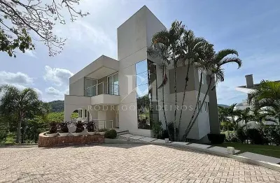 Casa mobiliada com 6 suítes e vista para o mar no Itapema/SC, Plazza