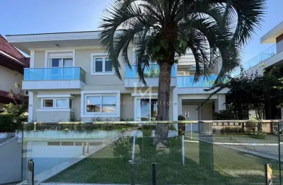 Casa com 4 suítes e piscina à venda em Jurerê Internacional, Florianópolis