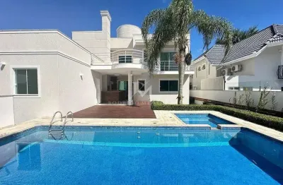 Casa com 4 suítes próxima à Avenida dos Búzios em Jurerê Internacional, Florianópolis
