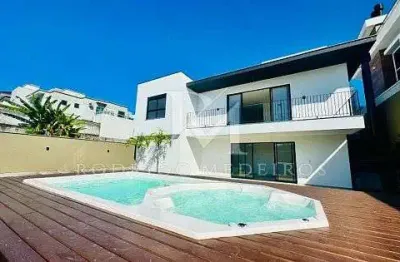 Casa moderna com 3 dormitórios e suíte na Pedra Branca, Palhoça